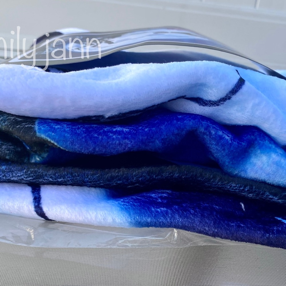 Coraline🌒Blanket - Picture 4 of 7